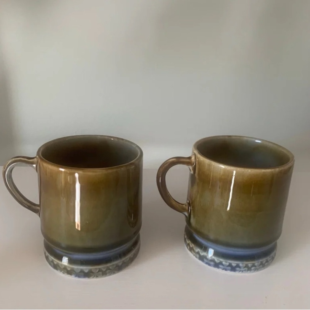 Two Irish Wade Porcelain Espresso Coffee Mugs/Tea Cups w/Shamrocks & Bermuda Map - Picture 5 of 11